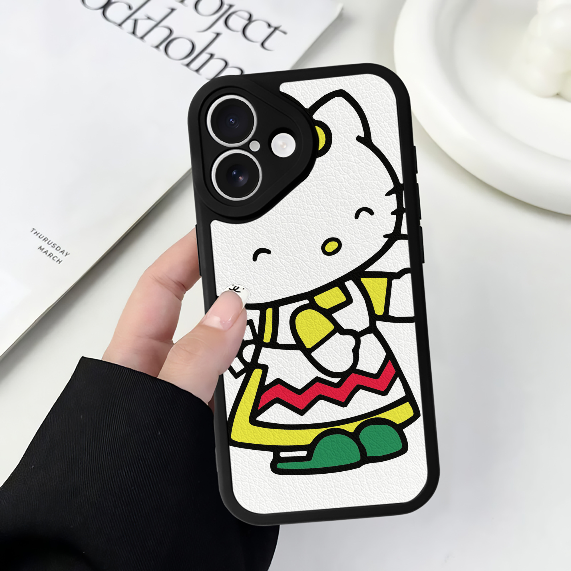 （画像用） Hello Kitty ハローキティ 【iPhone 16シリーズ対応】シリコンスマホケース（レザー調） 材質：シリコン